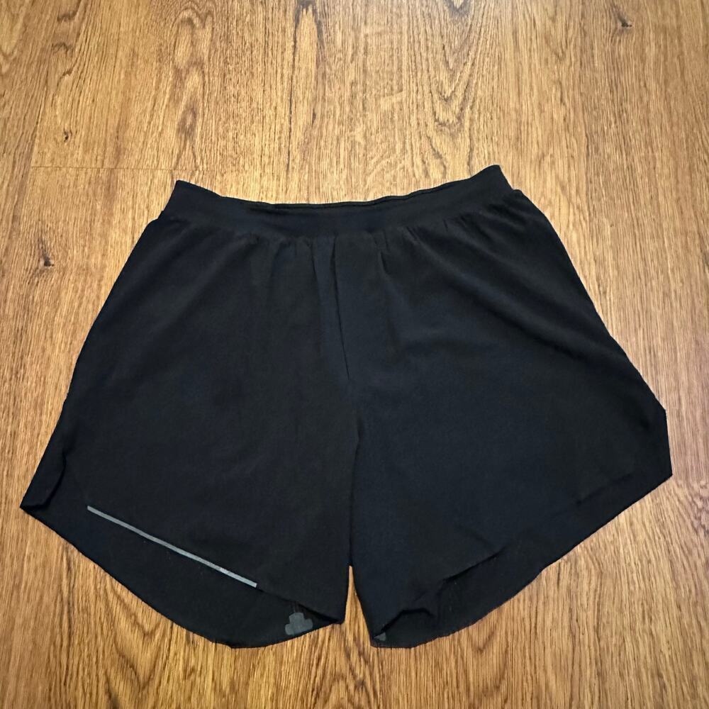 Lululemon Man Black running sports shorts size Medium lined side pocket
